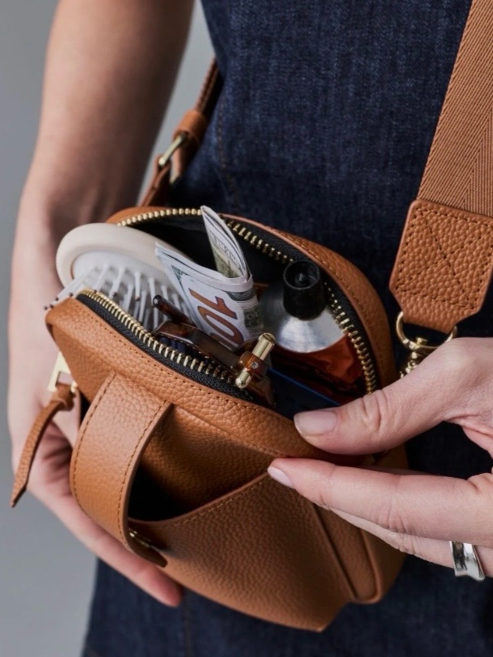 Bandolier Dillon Leather Crossbody Bag - Saddle Brown/Gold - Picture 6 of 6